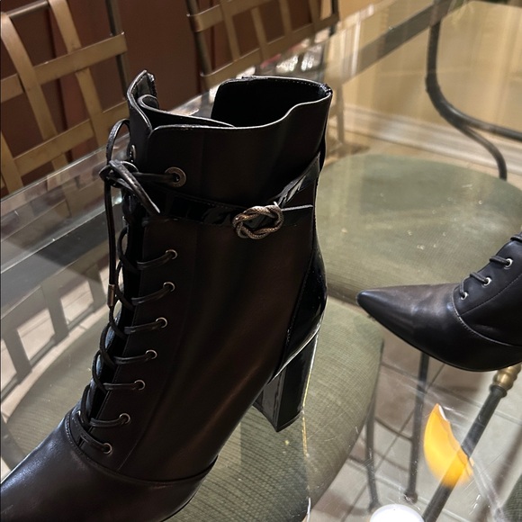 Beautifully
Signed 0-tent heal
Inmates and extremely
Comfy - Picture 5 of 6